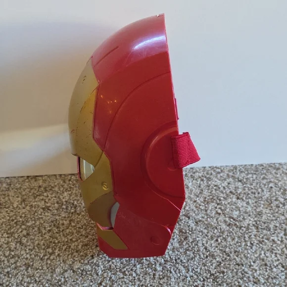 Iron Man Mask - Picture 4 of 5